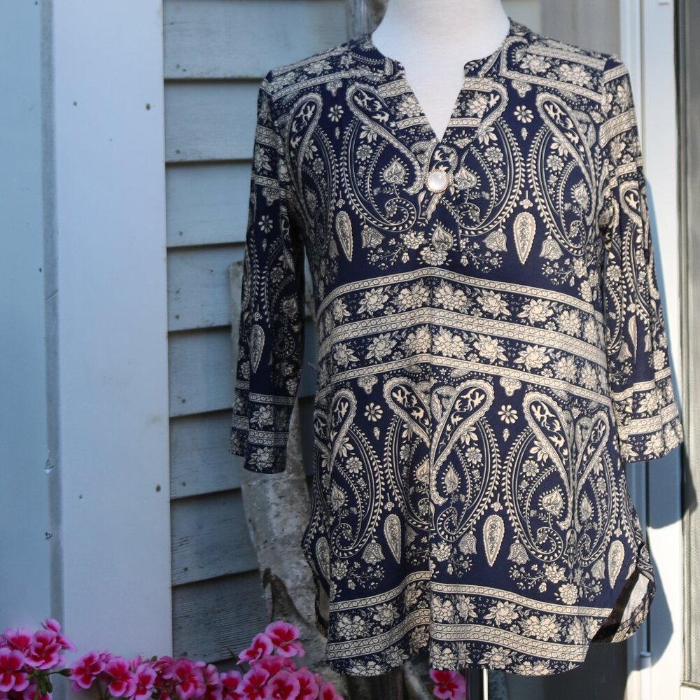 Lienridy Blue Cream Paisley w Decorative Pearl Button Knit Tunic Sz MEDIUM